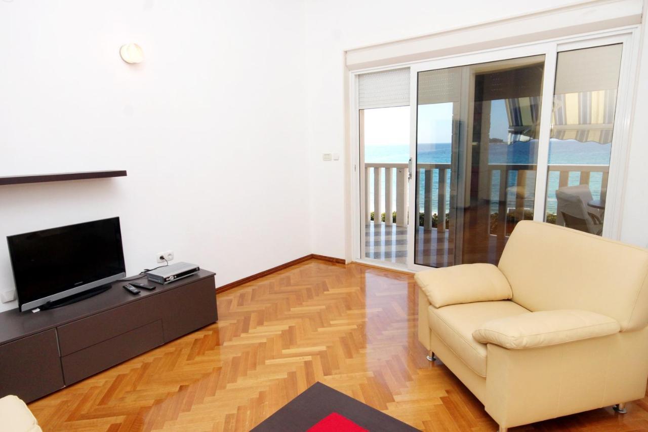 Family Friendly Apartments With A Swimming Pool Rogoznica - 7557 Exterior photo
